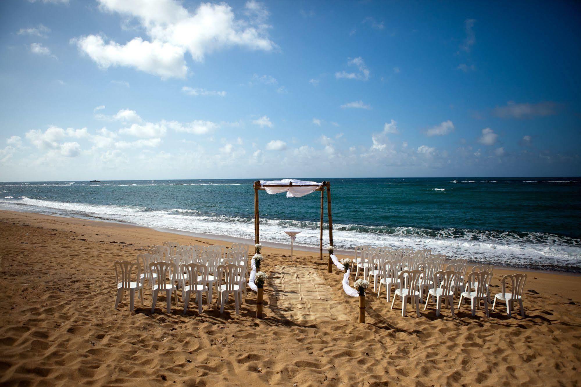 The Beach Guesthouse Pinones Esterno foto