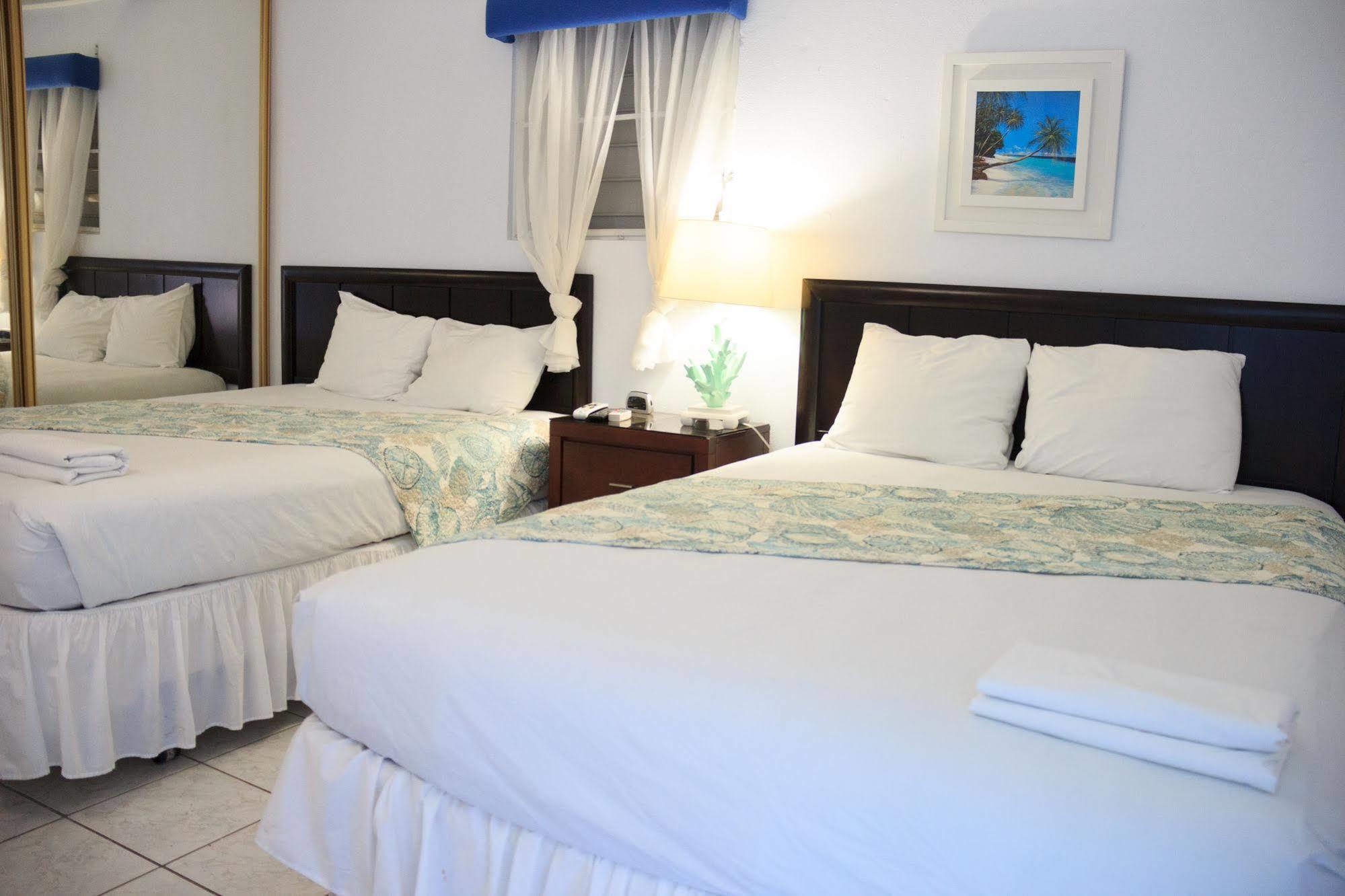 The Beach Guesthouse Pinones Esterno foto