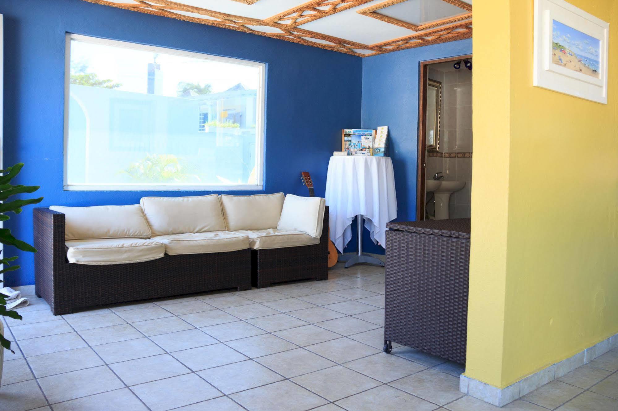 The Beach Guesthouse Pinones Esterno foto