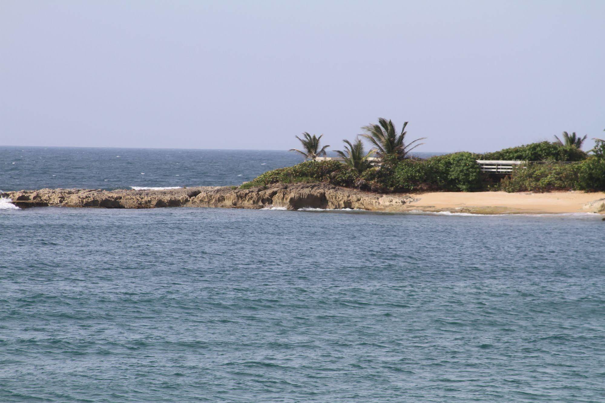 The Beach Guesthouse Pinones Esterno foto